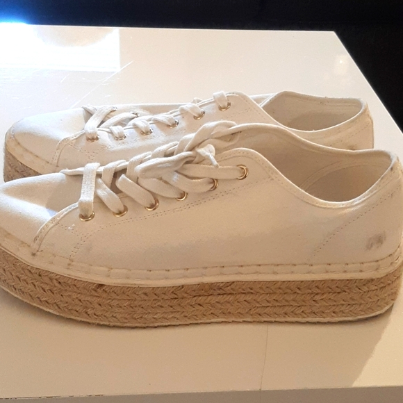 White runners - Picture 1 of 5